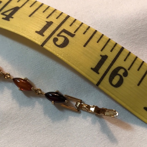 Avon necklace in gold tone, fold over clasp, 16 in length, stones multicolor - Picture 5 of 10